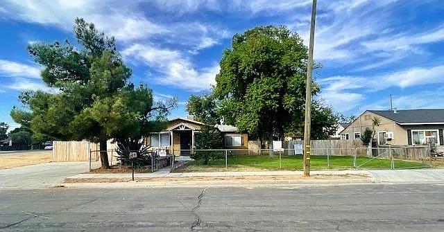 284 W Pinedale Ave photo 1