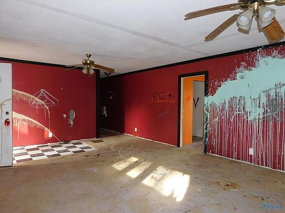 4th image of 160 Lakeshore Dr