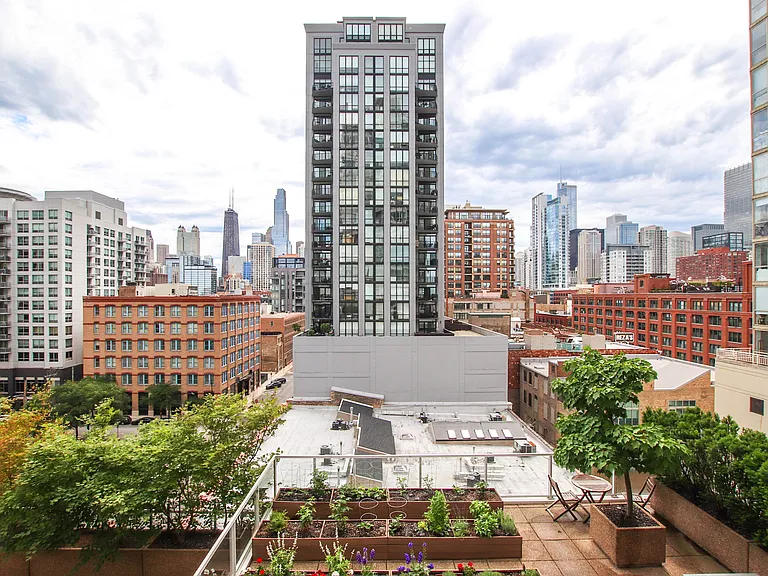 653 N Kingsbury St #806 — Photo 3