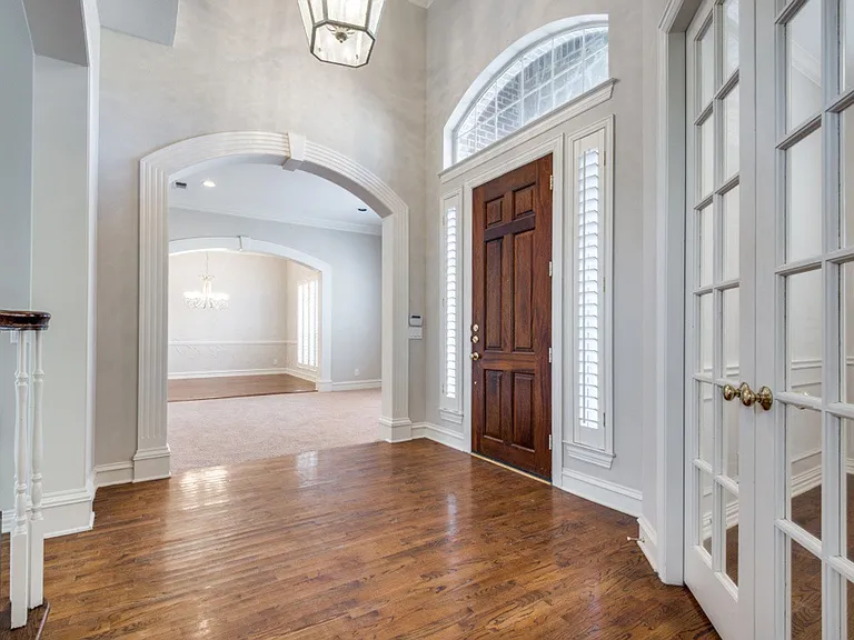 8100 Davidson Dr — Photo 2
