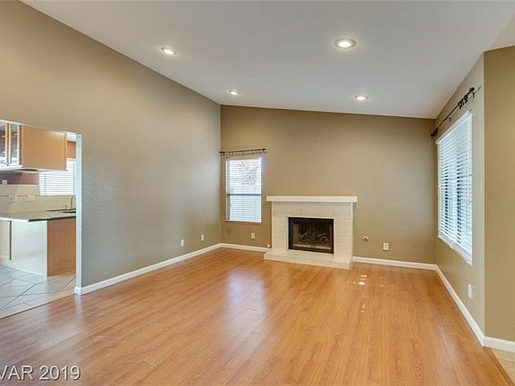 4th image of 317 Carrington St