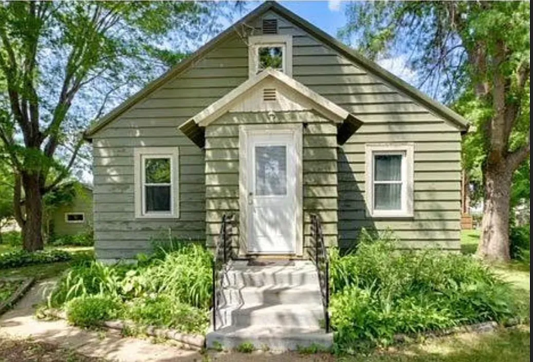 3 bed, 1200 sqft, $1,700 — Photo 1
