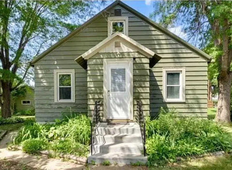 21 1st St SE