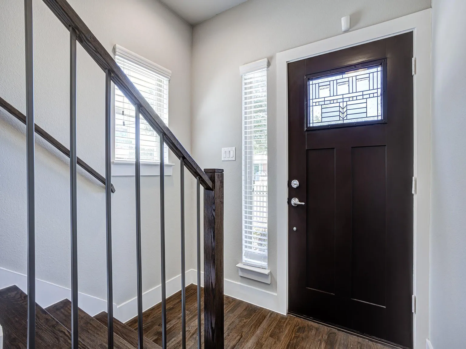 2 bed, 1902 sqft, $3,250 — Photo 2