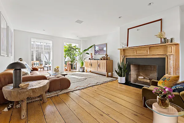 Sold by Compass | media 1