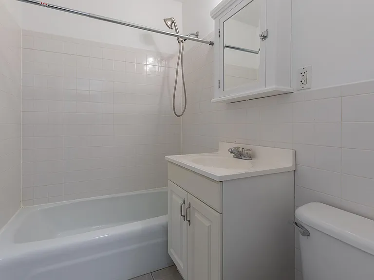 16 Yarmouth St #2 — Photo 5