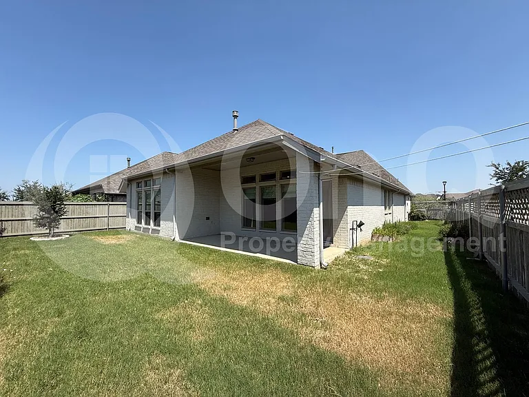 2401 Robin Way — Photo 29