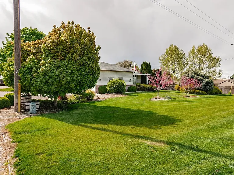 3511 12th Avenue Rd — Photo 2