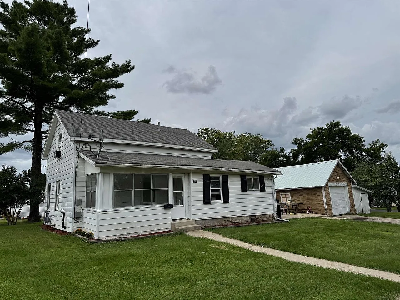 1625 10th Avenue photo 1