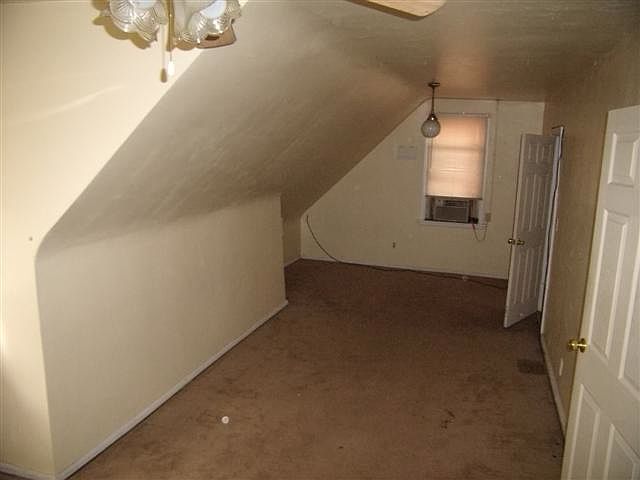 2nd image of 2081-C Summit St