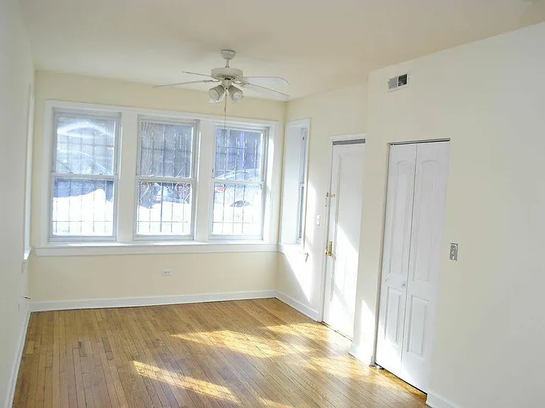 2315 N Greenview Ave #1F — Photo 2