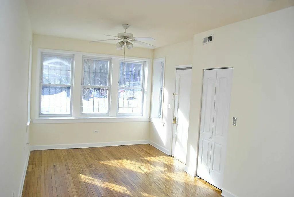 Building Photo - 2315 N Greenview Ave #1F