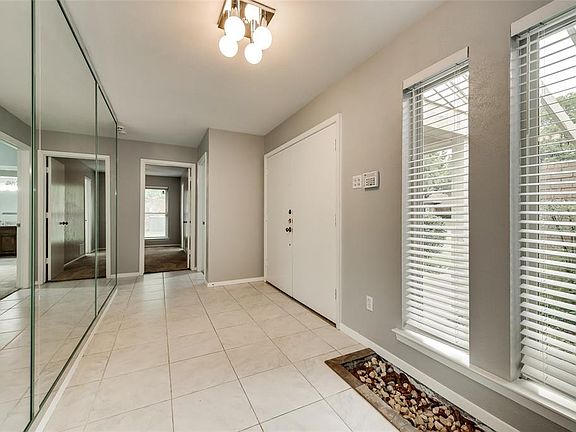 2nd image of 1103 Stratford Dr
