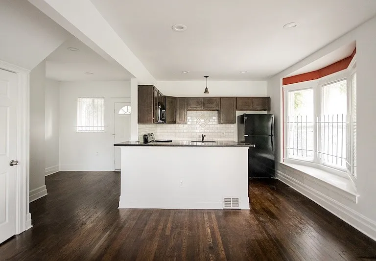 2202 Lothrop St — Photo 3