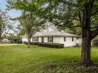 5833 N Tracy Ave, Kansas City, MO 64118