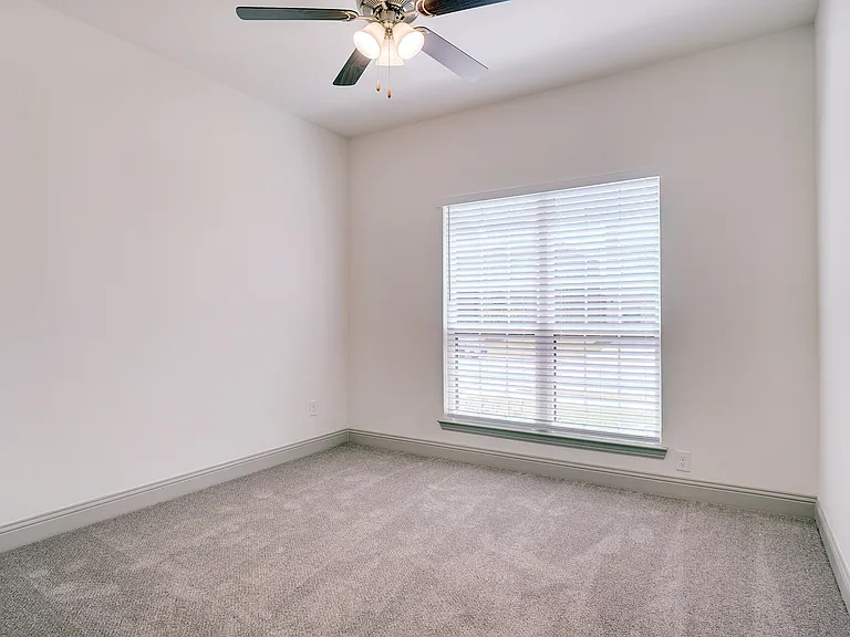 219 Community Dr — Photo 13