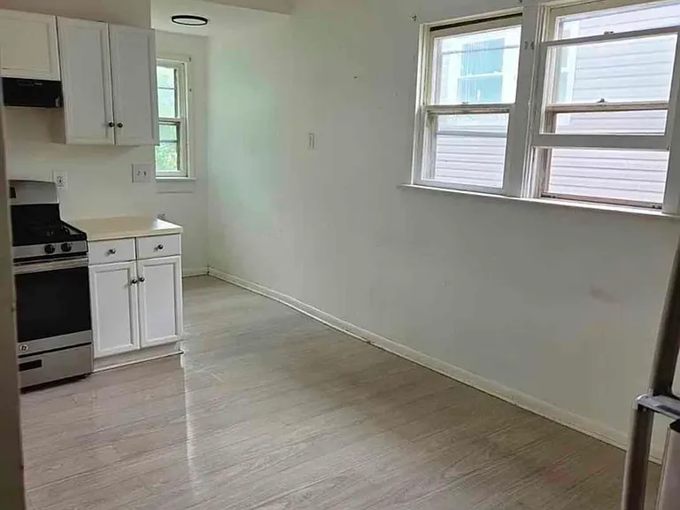 1035 Morris St #2R — Photo 12