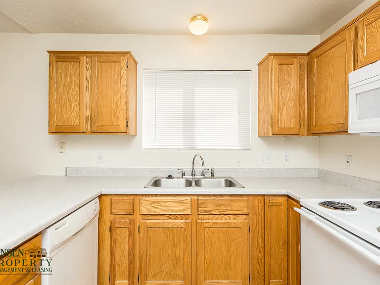 1042 N 1340 West Cir #1 — Photo 8