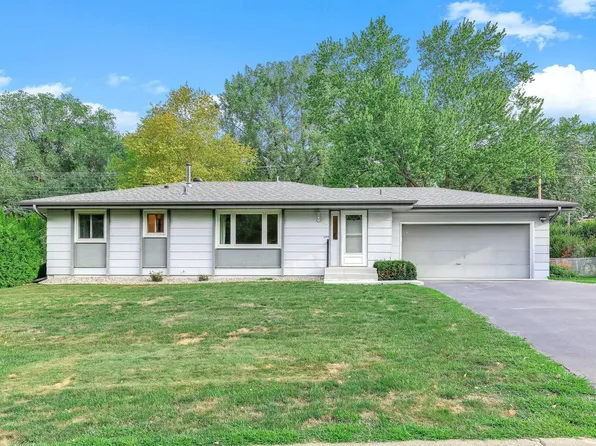 104 Meadow Cir N, Burnsville, MN 55337