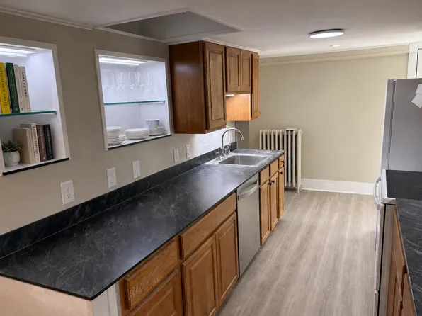 76 High St #10, Exeter, NH 03833