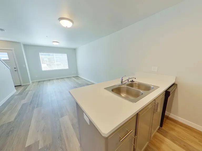 95 N Polk St — Photo 9