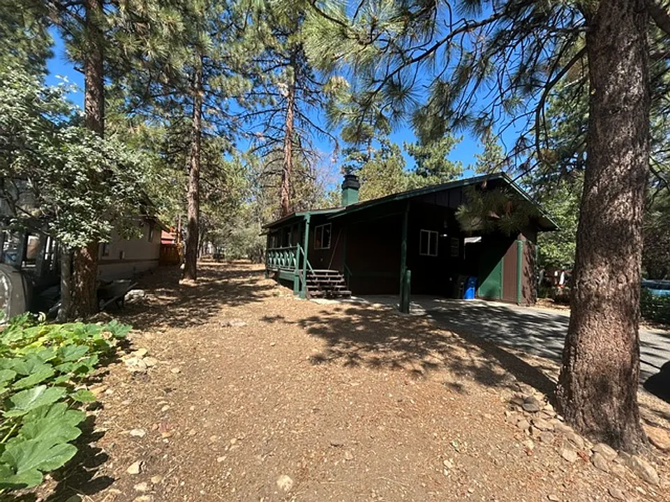 448 Victoria Ln