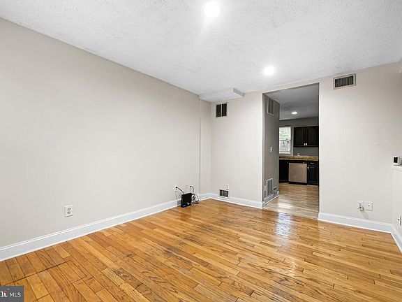 5th image of 2214 Fleet St