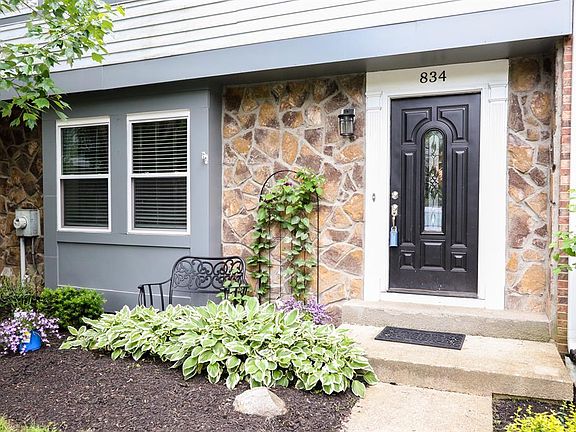 3rd image of 834 S Woodlyn Dr