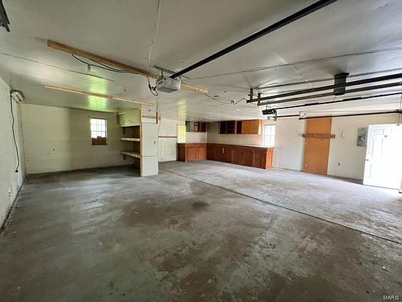 4th image of 1011 Farmview Dr