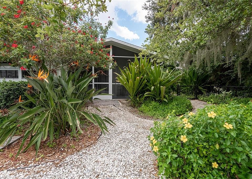 1st image of 595 Caloosa Estates Dr