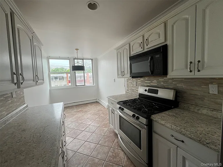 156 Coolidge St — Photo 4