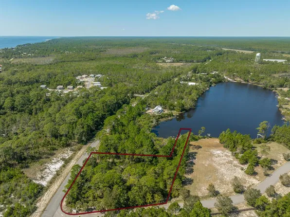 135 Airport Rd, Carrabelle, FL 32322