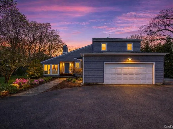 4 Monte Lane, Center Moriches, NY 11934