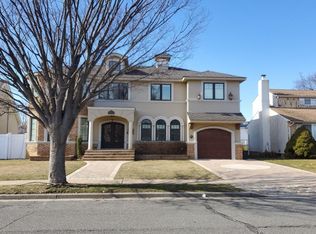 11 Harvard St, Massapequa, NY