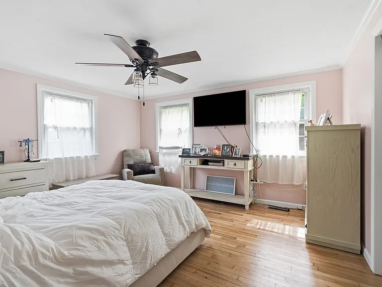 244 Federal City Rd — Photo 15