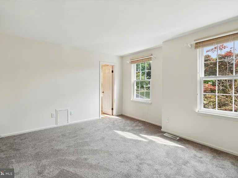 1607 Barbara Dr — Photo 9