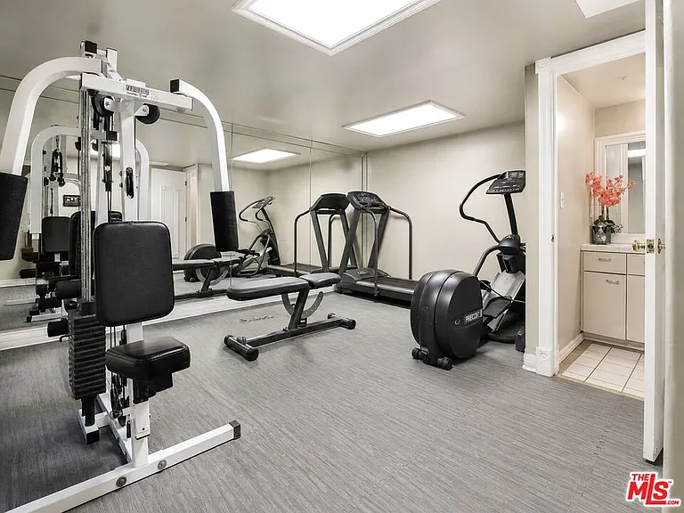 342 N Palm Dr #201 — Photo 10