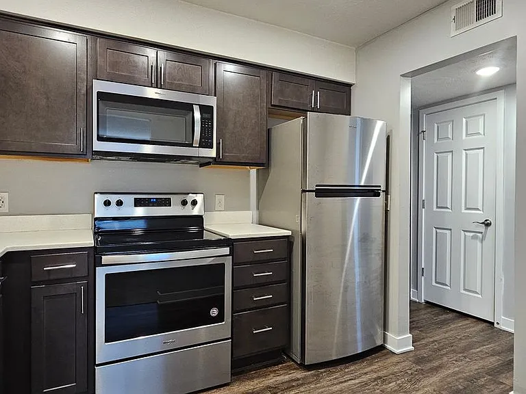 The Belmont Apartments — Photo 2