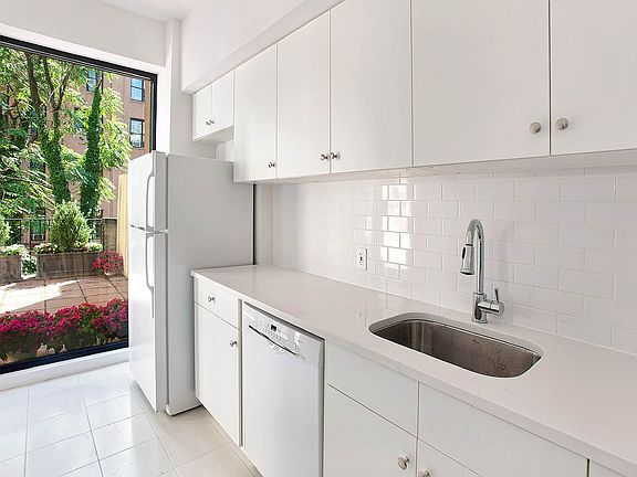 5th image of 350 E 84th St #Penthouse