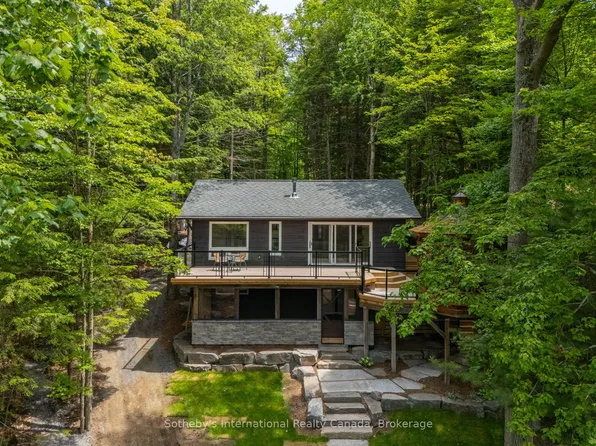 1023 Strachan Point Rd, Muskoka Lakes, ON P0C 1A0