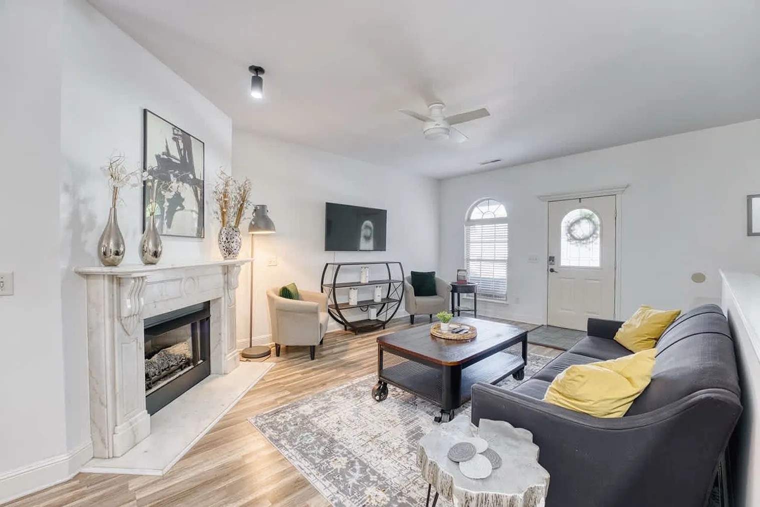 4 bed, 2.0 bath, 2303 sqft, $4,066 — Photo 3