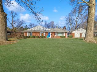 1918 Owens Dr, Bloomington, IL
