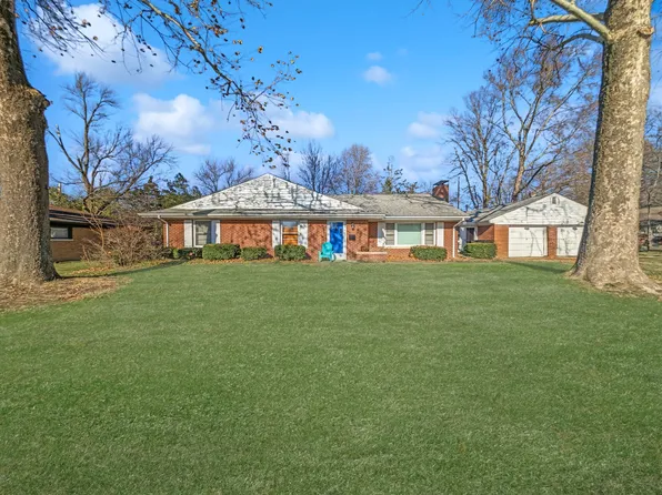 1918 Owens Dr, Bloomington, IL 61701