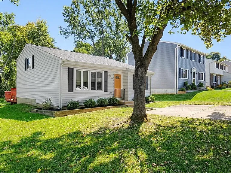 347 Kearney Dr — Photo 2