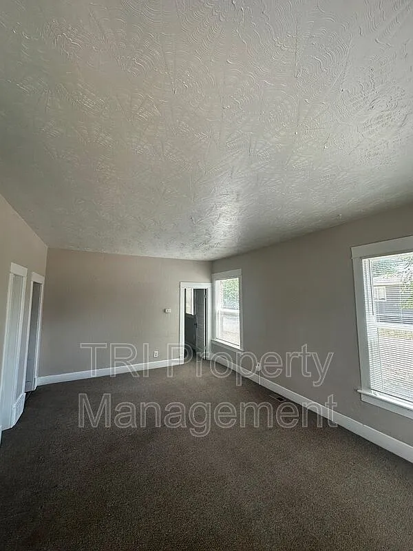 1 bed, 1.0 bath, $1,095 — Photo 2