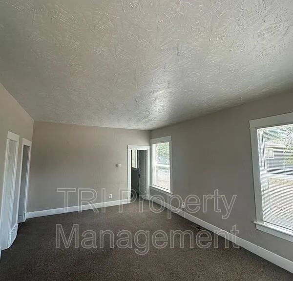 414 13th Ave — Photo 2