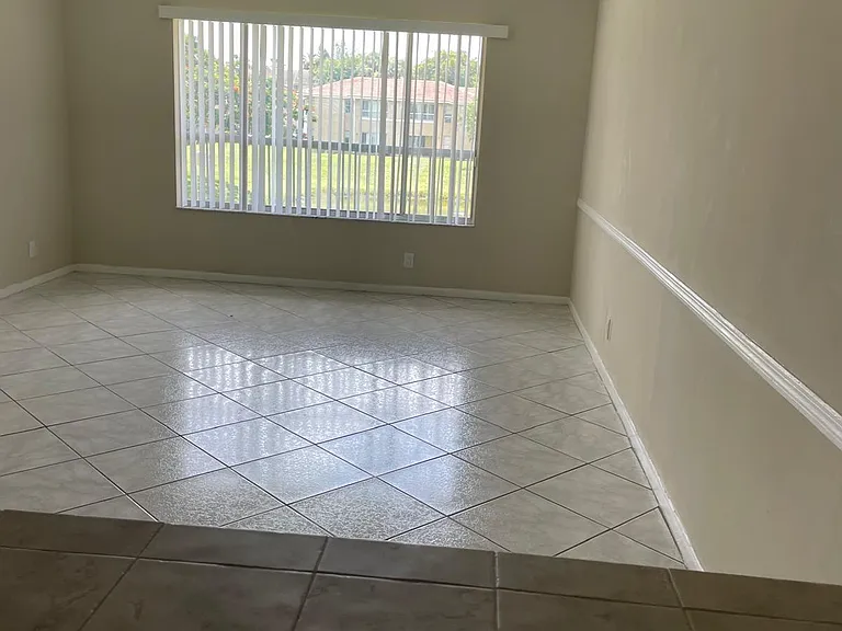 10106 Twin Lakes Dr #4 — Photo 1