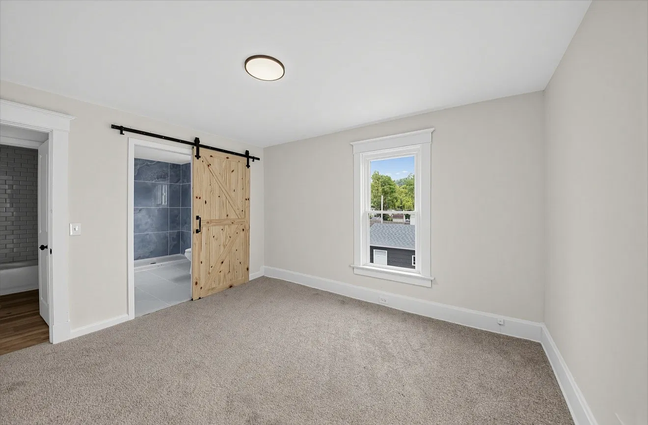 5 bed, 1882 sqft, $3,300 — Photo 4