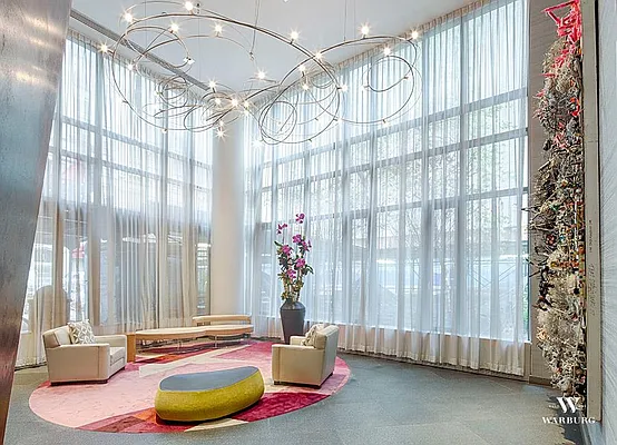 Sold by Warburg | media 9