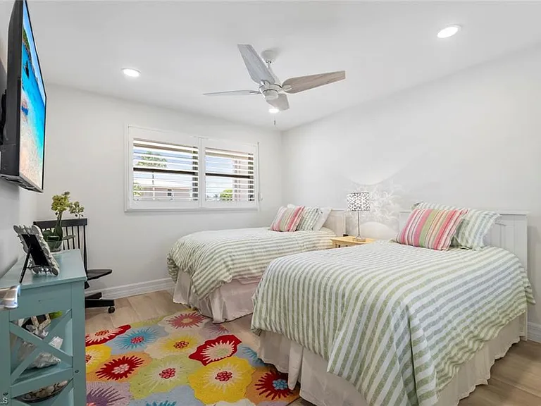 1910 Gulf Shore Blvd N #204 — Photo 19